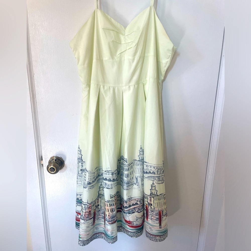Beautiful Italian off white city painted dress size xxl